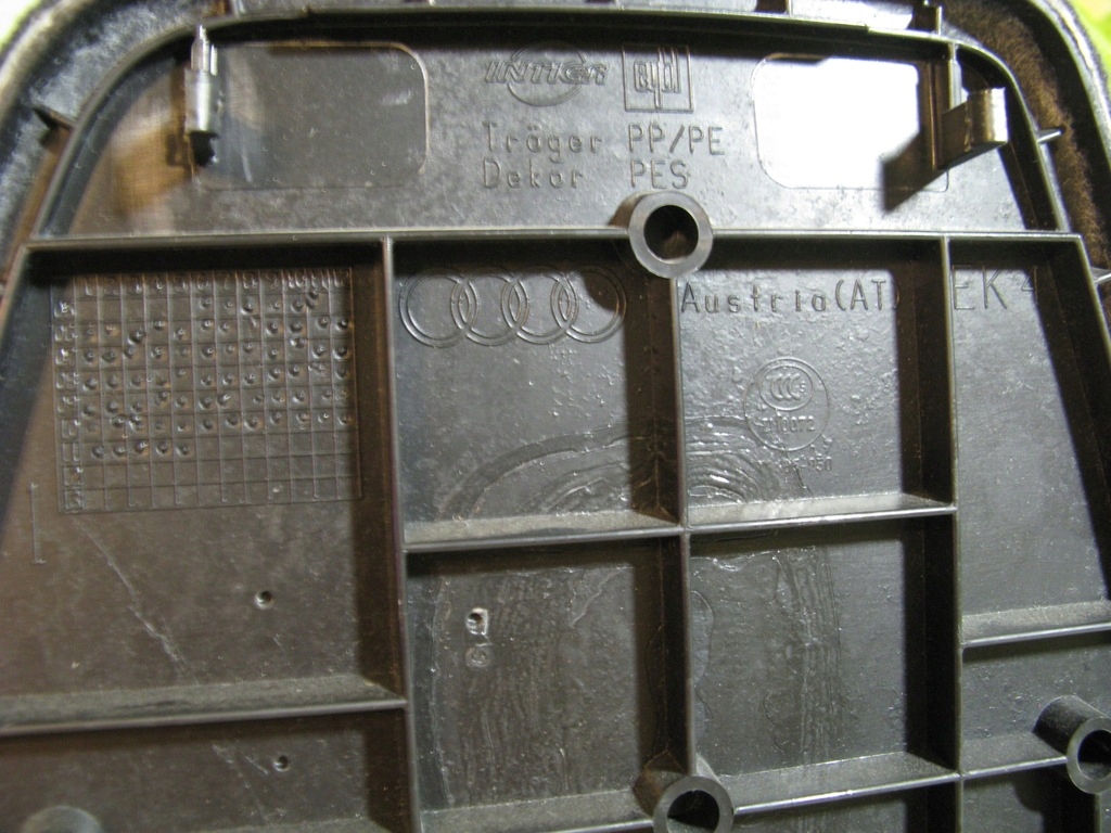 фото №6, Audi q7 заглушка багажника правая, кнопка 4l0010565.