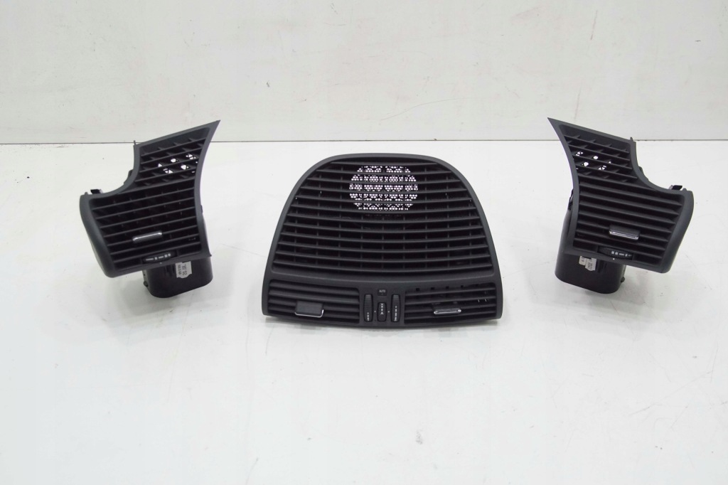 Купити Решітка обдув czarna середина p/l mercedes cl w215