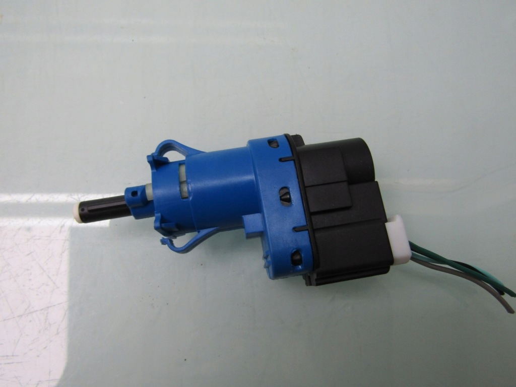 Купить Mazda 3 bp iv 20r датчик стоп педали тормоза mnss
