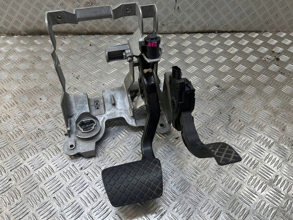 фото №1, Педаль тормоза газа комплект audi a4 b8