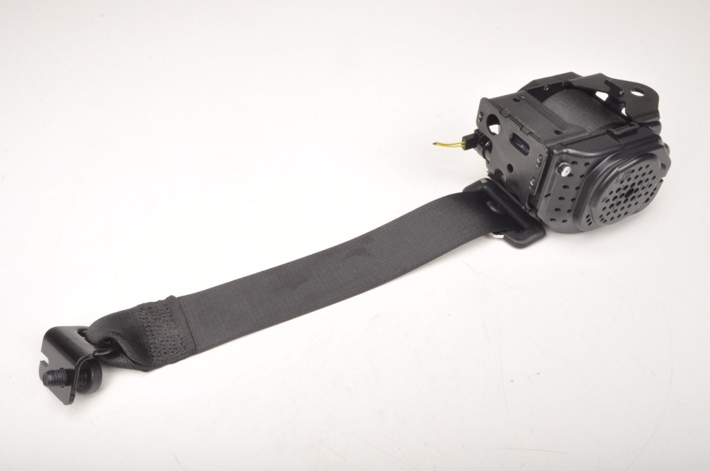 Купить Bmw f40 ремень безопасности левый задний  643496500c