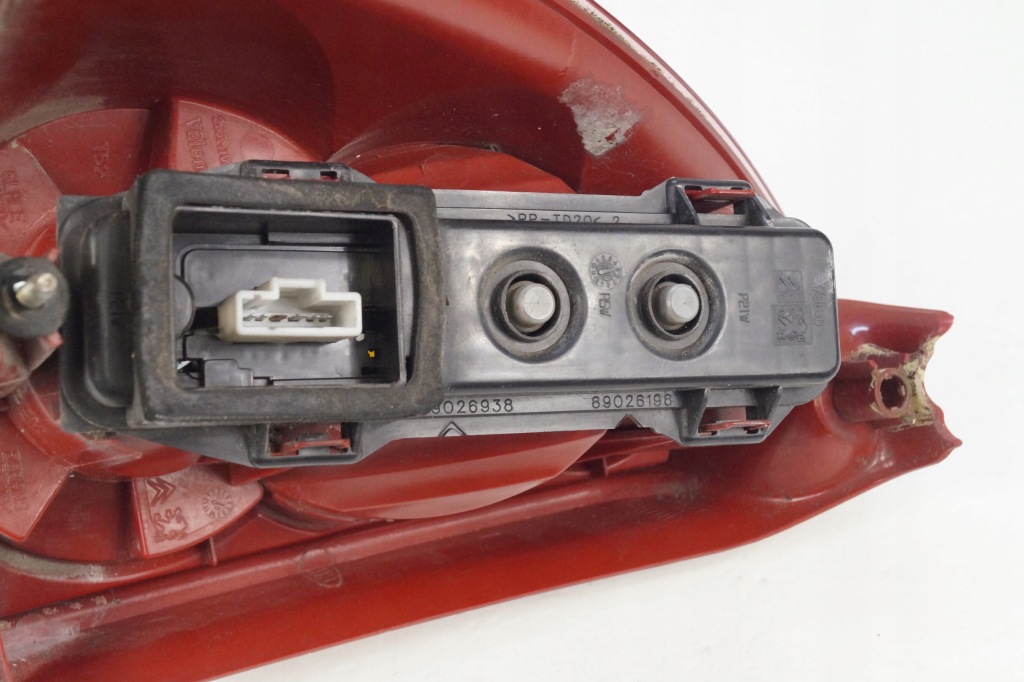 Peugeot 307 sw лампа правая задний  задняя valeo 89026938 26674t0206 Недорого