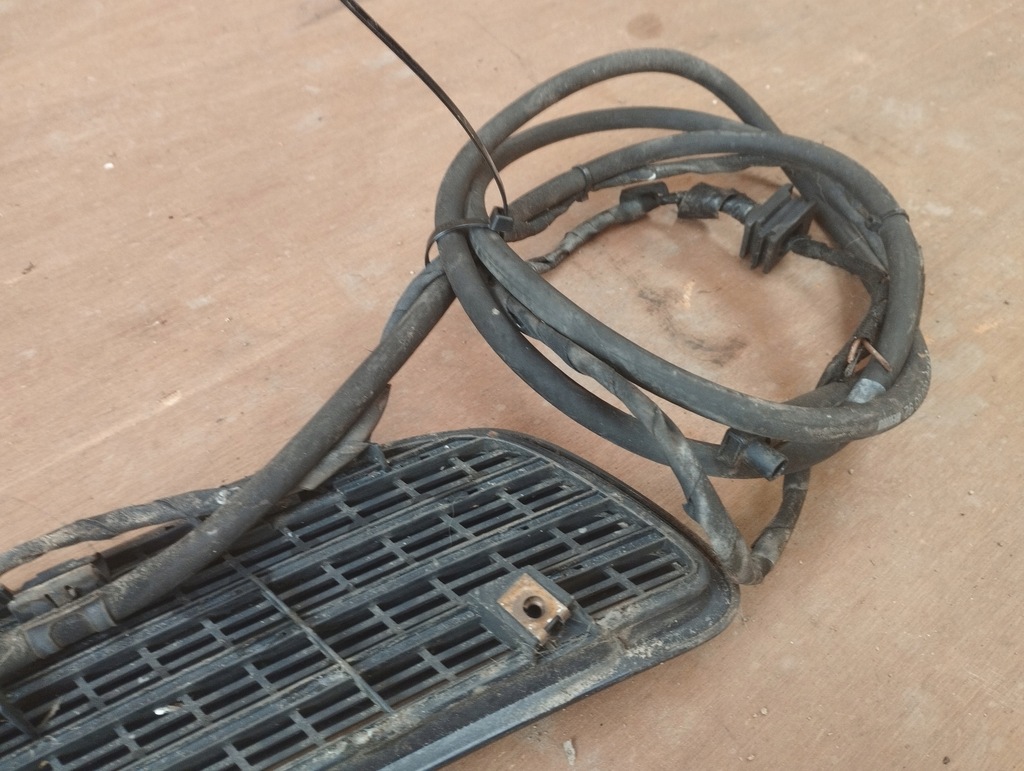 фото №14, Mercedes w203 решётка впуск воздуха капот a2038800205