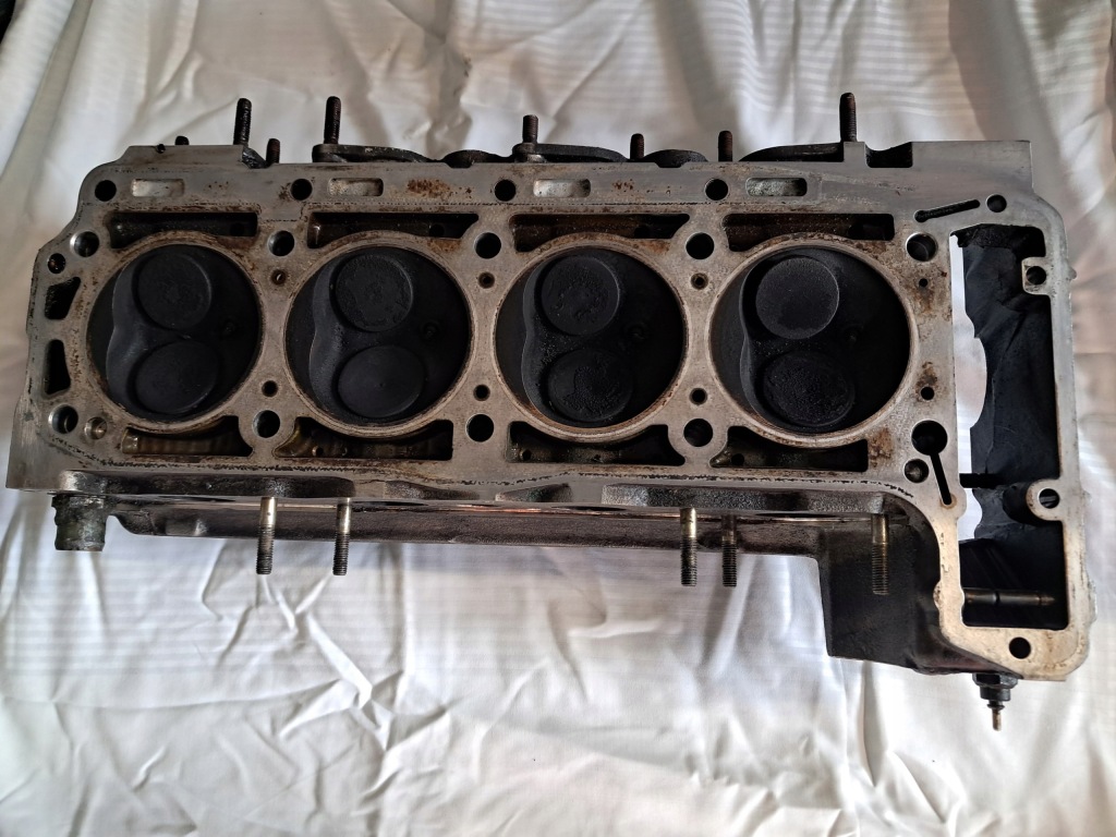 Головка двигуна mercedes w123 w124 w201 2,0 1020165701 Зі Шроту