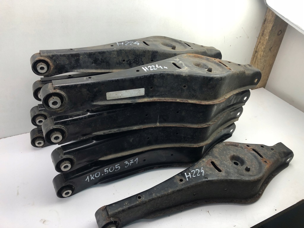 фото №7, Vw golf рычаг задняя правый задняя 1k0505371