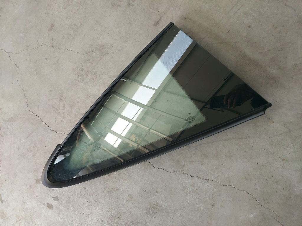 фото №1, Porsche 911 991 скло кузовна правий задня