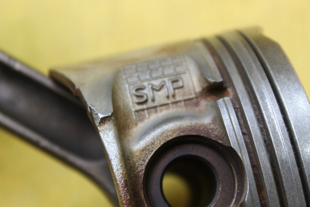 Поршень шатун шату́н f4c laguna ii 1.8 16v Зі Шроту