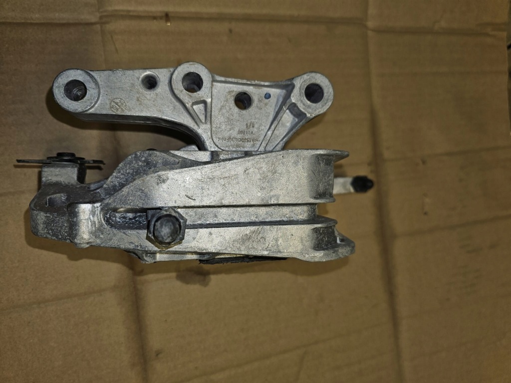 фото №1, Кронштейн подушка двигуна bmw x2 9423374