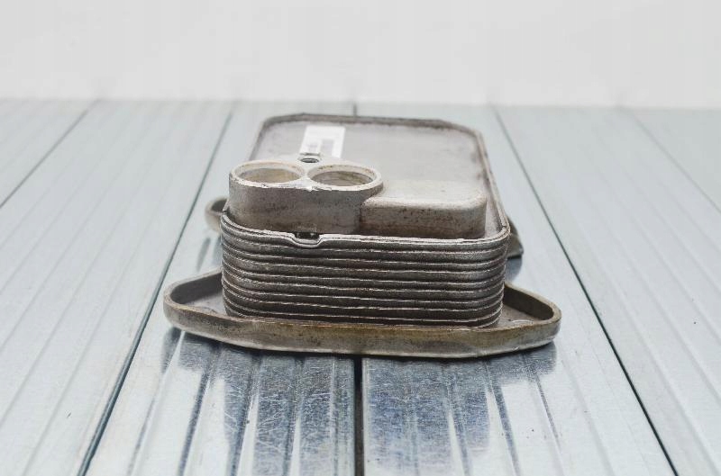 фото №7, Радиатор масла vw tiguan 5n_ 03c117021j 1.4l бензиновый 110kw 2010