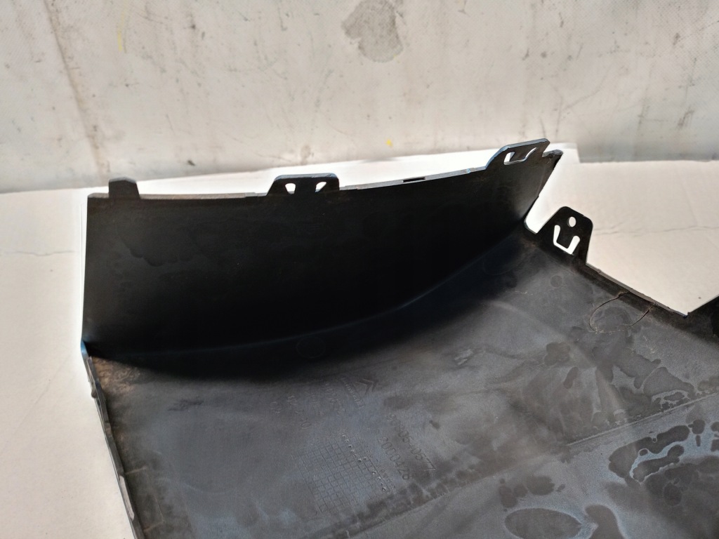 Купить Уголок накладка бампера задний  левый 9680540577 citroen c4 picasso