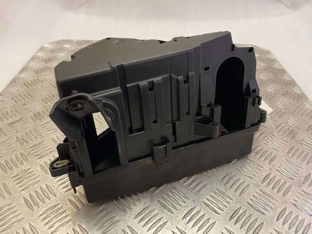 Volvo xc90 2020 крышка коробка предохранителей 31398001 с Разборки