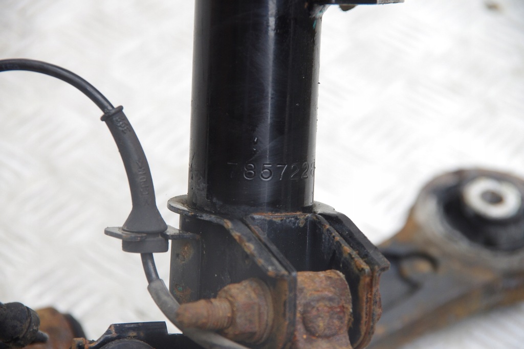 фото №5, Поворотный кулак рычаг амортизационная стойка fiat 500 1.4 100hp рычаг