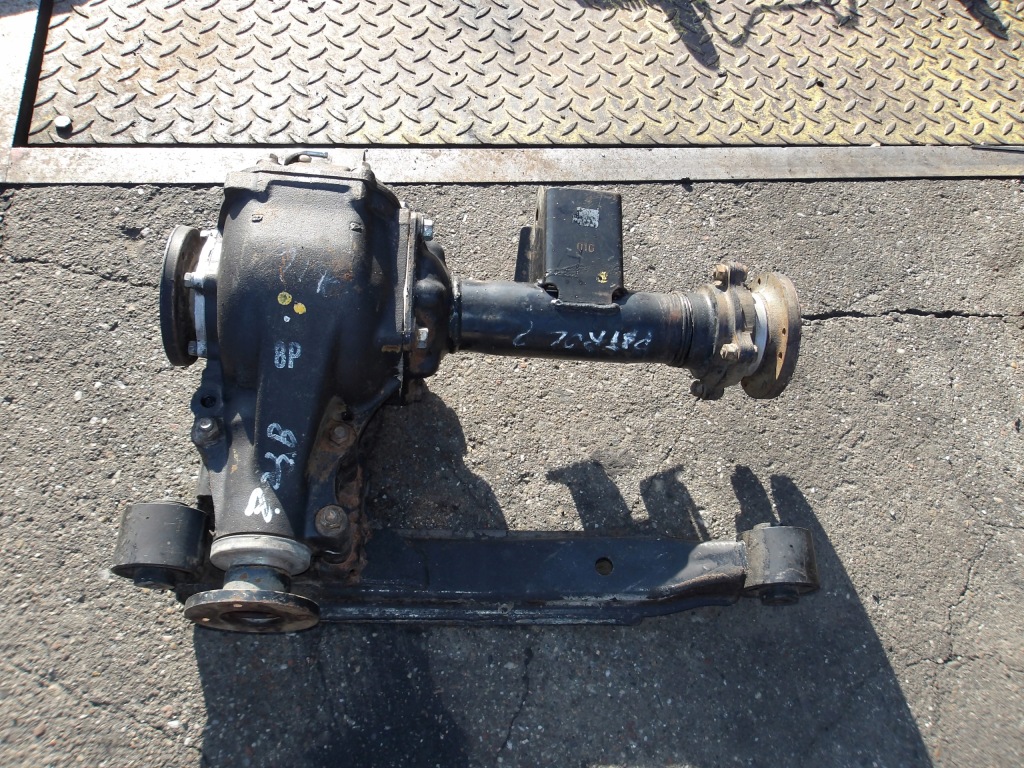 Купити Nissan pickup міст передній