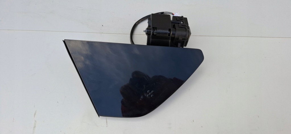 фото №1, Hyundai ioniq 5 v 21- защита крышка заглушка разъём зарядки p695c0-gi010