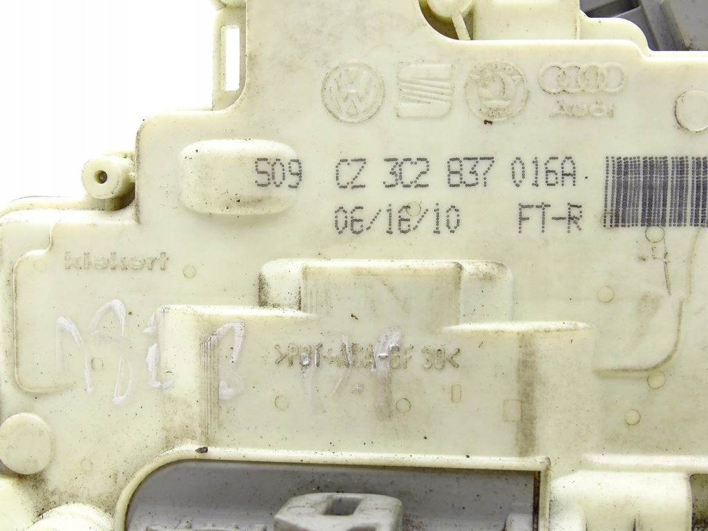 фото №9, Замок двері правий перед передній vw passat b7 9 pin