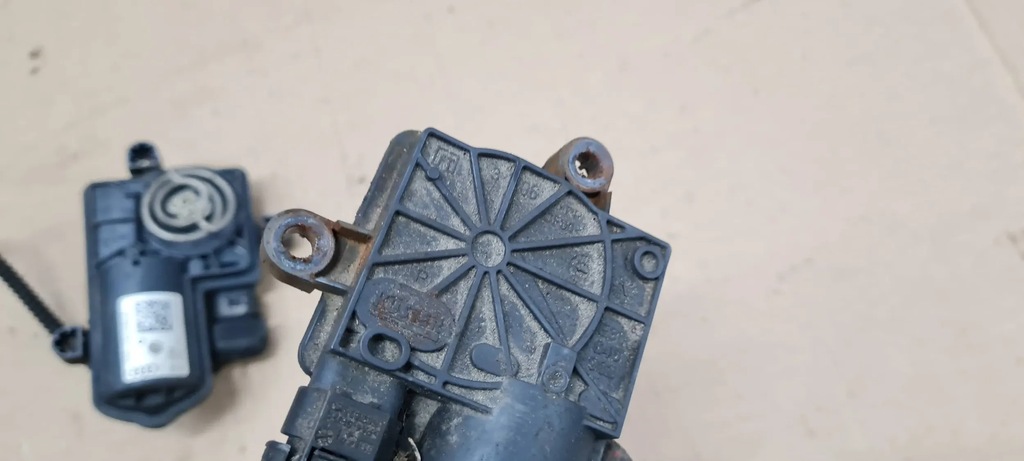 фото №6, S3 8y a3 моторчик выхлоп крышка выхлопных газов 4n0133246a vw tiguan ii