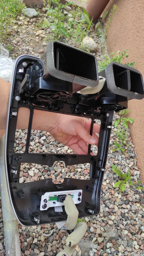 фото №6, Nissan leaf консоль средняя корпус радио решётка