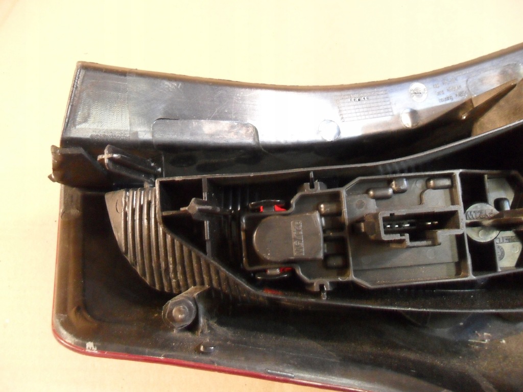 фото №16, Dacia sandero i лампа правий задня 62421002