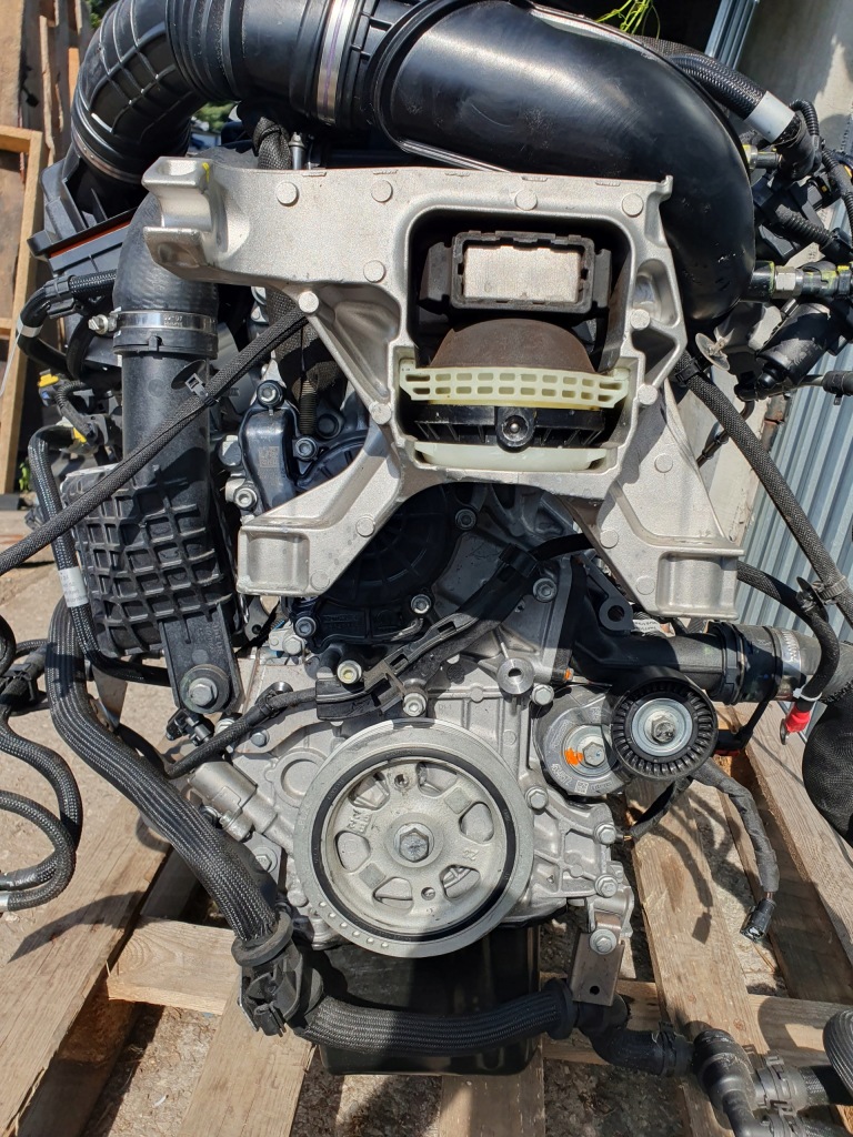 Peugeot 3008 3 1.2 hpy двигун комплектний  mhev mcz00 100kw 136km Київ