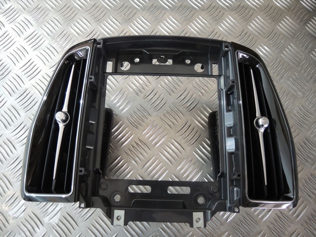 фото №1, Volvo xc60 ii d4 рамка дисплея 31477274