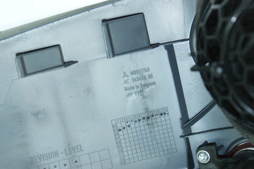 фото №15, Ґрати обдув рамка решітка обдув середня mitsubishi colt mr951746