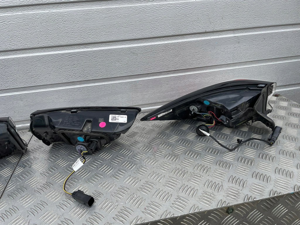 фото №10, Ford escape mk4 лампы задняя комплект правая 20- lj6b-13404-ag