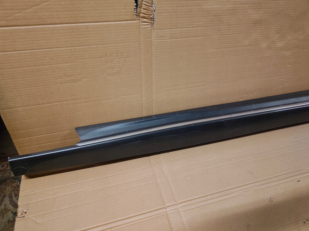 Порог молдинг порог хром ford focus mk4 vignale правая оригинал . Оригинал