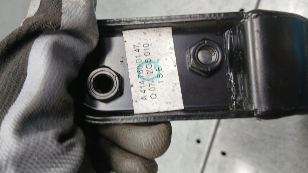 Петля, ролик левый задний  mercedes vaneo w414 01-05r a4147600147 в Украине