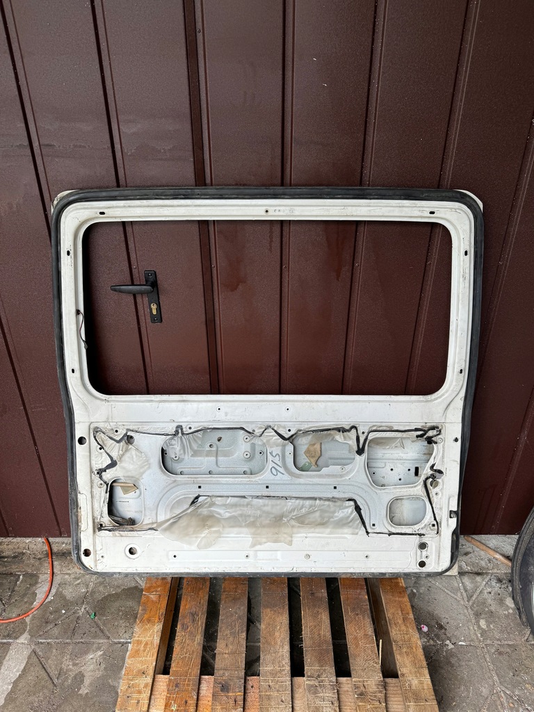 фото №9, Крышка багажника задняя задняя mitsubishi pajero i 1 82-90r.