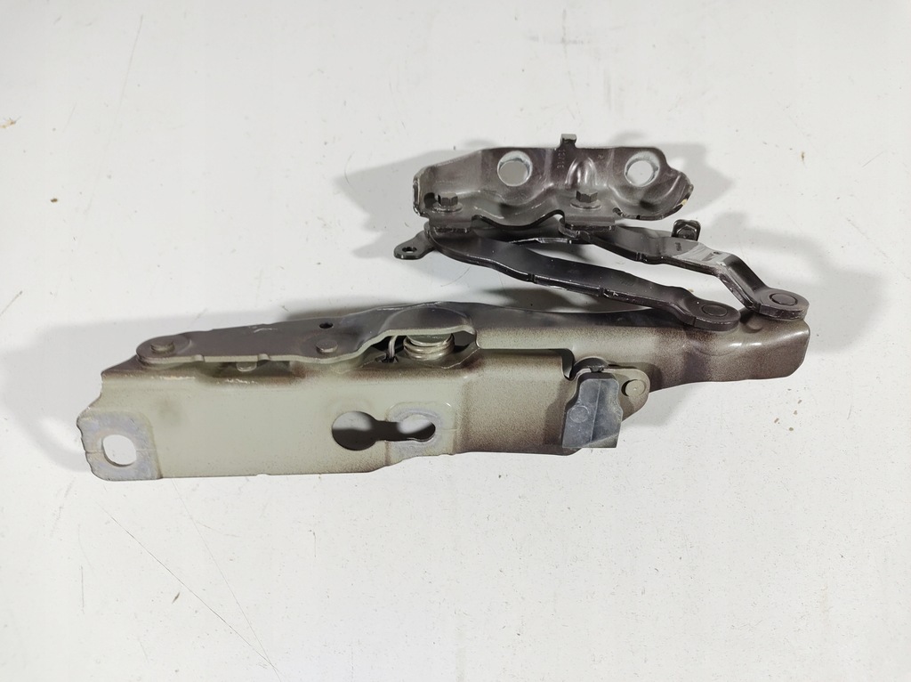 фото №8, Volvo v60 18r- петля капот правий