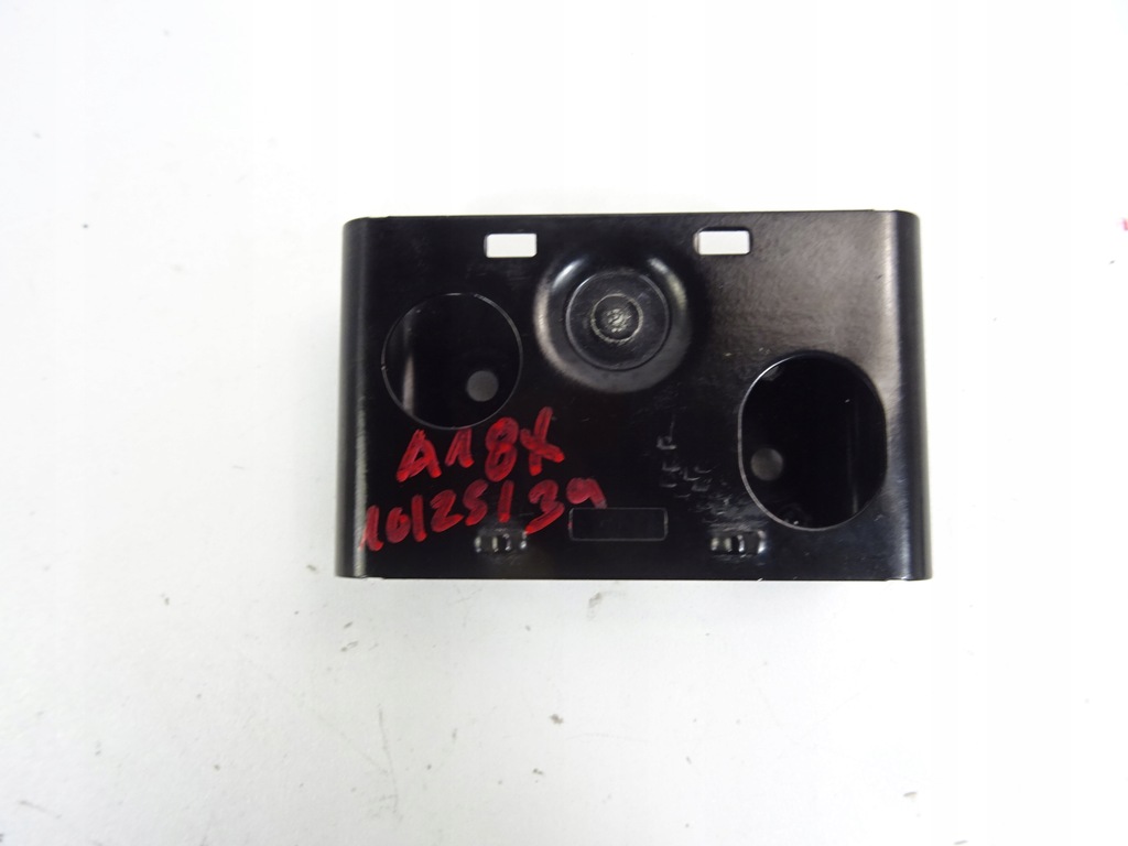 фото №5, Audi a1 8x крепление засов замок крышки двигателя 8x0823485c 2010-2018