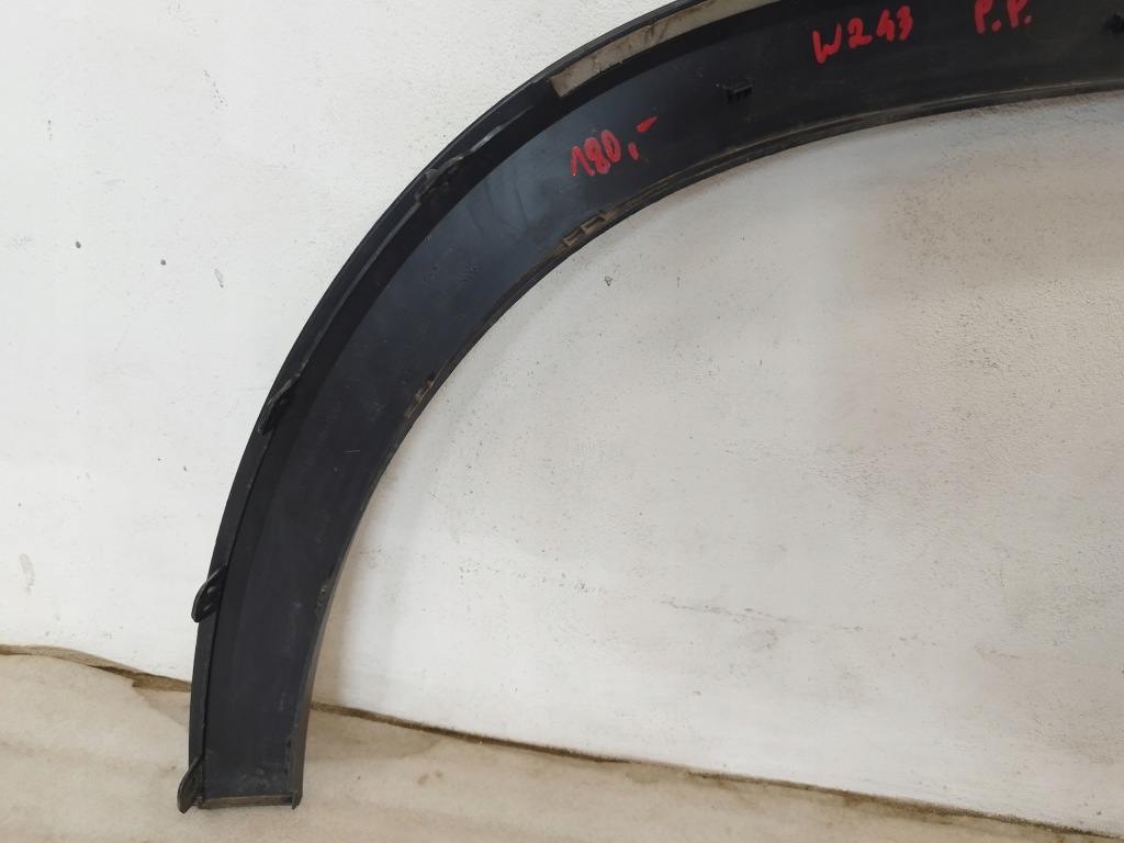 фото №13, Mercedes w243 eqb молдинг крыла правый перед a2438808601
