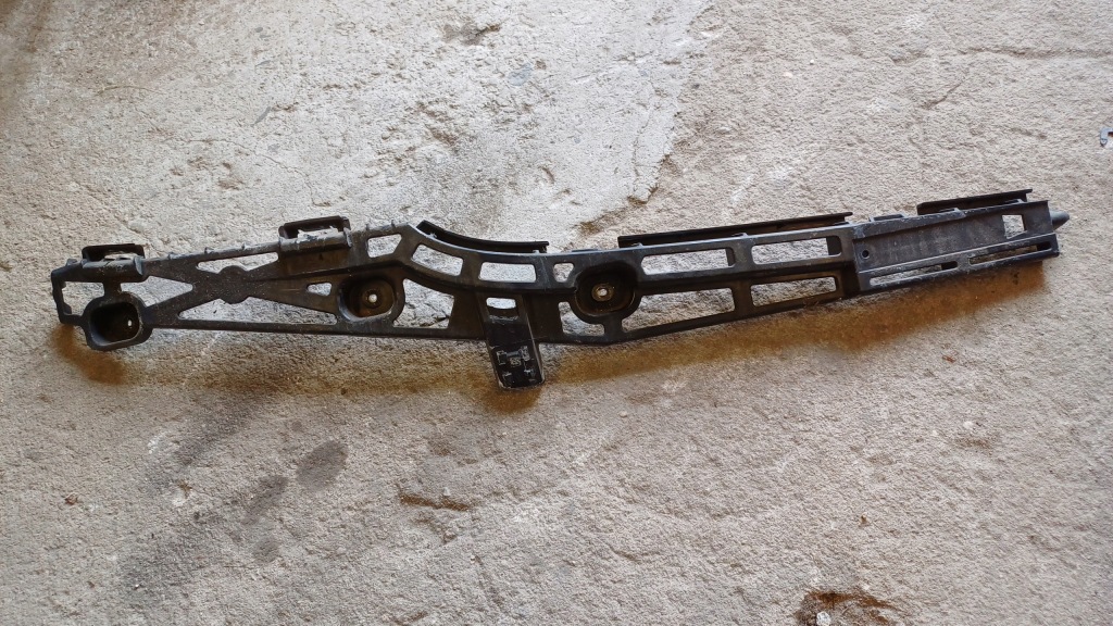 Купить Opel insignia a sedan направляющая бампера левый задняя