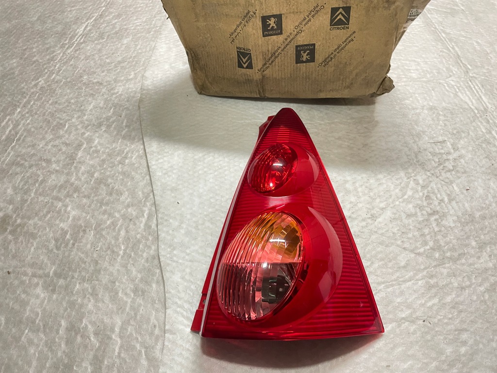 фото №1, Nowa оригинальная лампа задняя peugeot 107 правая задняя