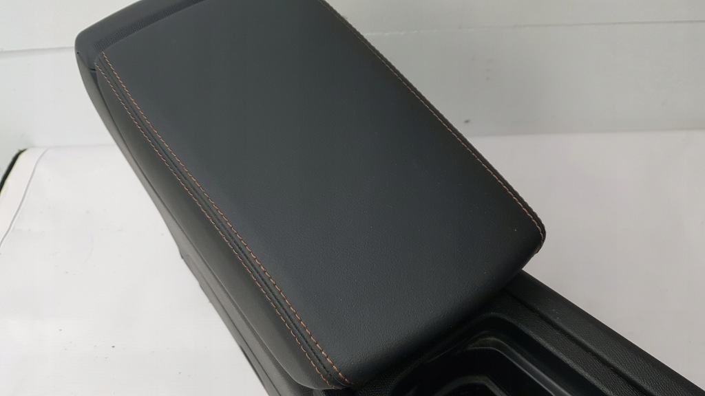 фото №1, Cupra formentor 20- підлокітник тунель середній eu