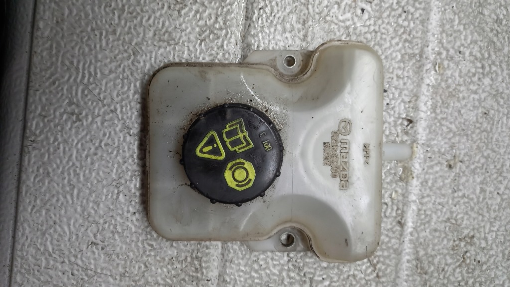 фото №1, Бачок жидкости halulcoweho mazda 5 06r 2.0crd