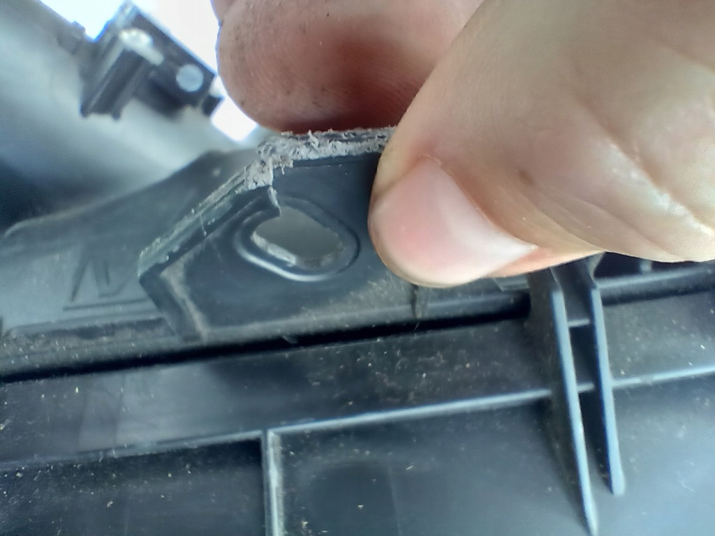 Корпус фільтра повітря toyota rav4 гібрид 16-19 Зі Шроту