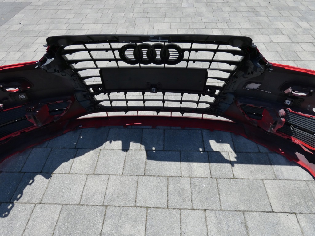 Решітка , бампер, ґрати audi a-3 8v3 дорестайлінг  hb Недорого