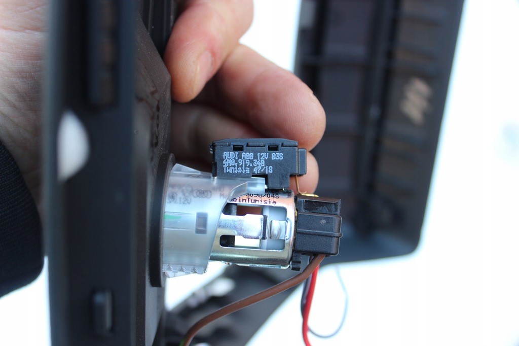 фото №5, Audi a4 b9 2018 r -заглушка тунель ,захист тунель ,роз'єм 12v