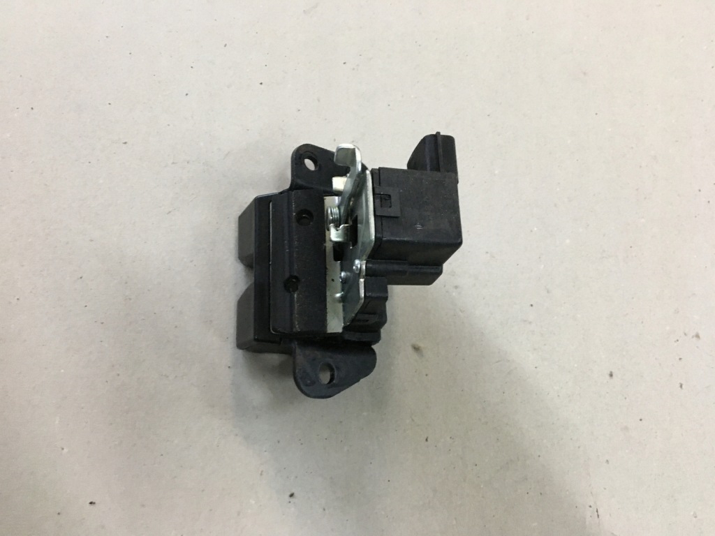 фото №4, Hyundai ix20 10- замок крышки багажника 4 контакты