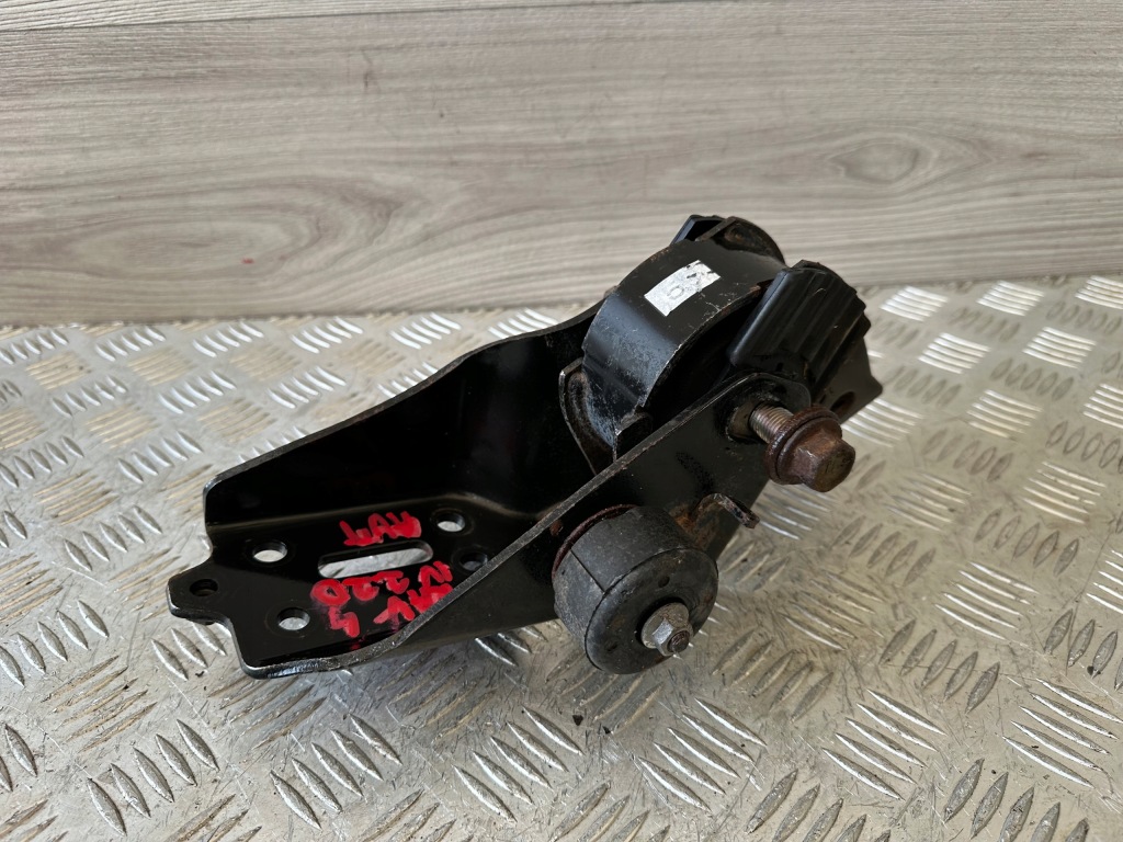 Купити Toyota rav4 iv 13-18 2.2 d-cat aut кронштейн подушка двигуна коробки середня
