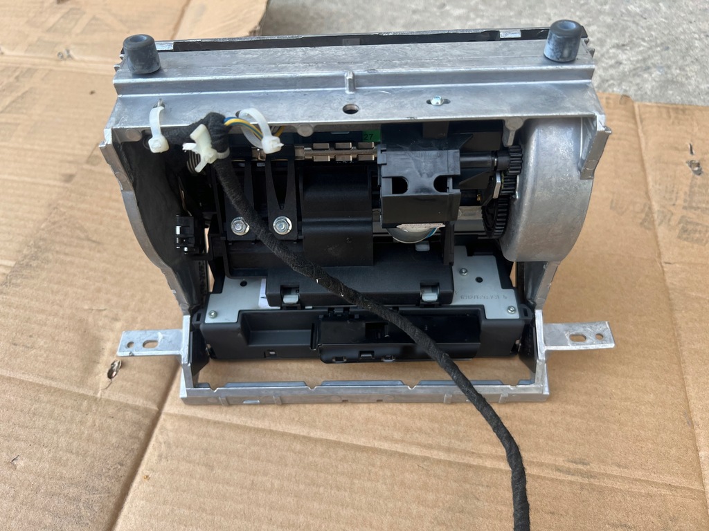 фото №8, Экран дисплей подъемник audi a8 d3 lift 4e0857273f