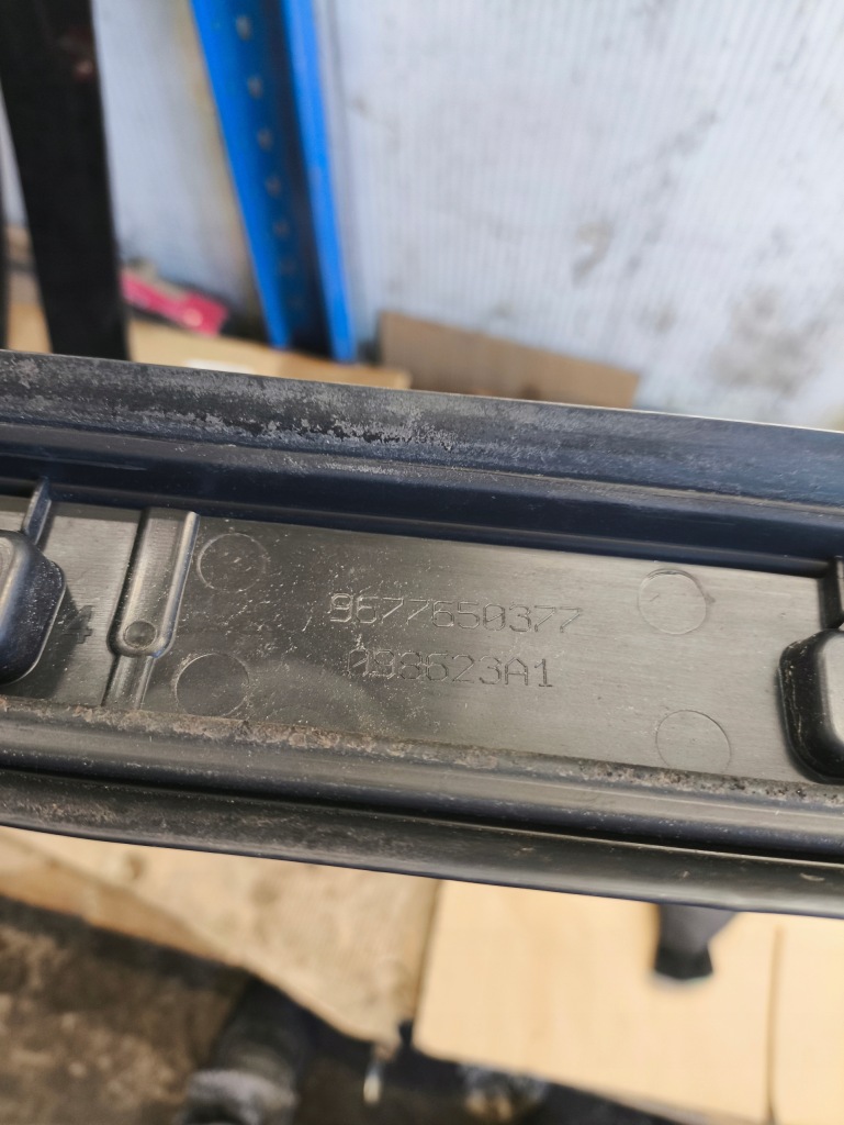 фото №8, Citroen c4 grand picasso ліва молдинг скло лобове 9677650377 ?