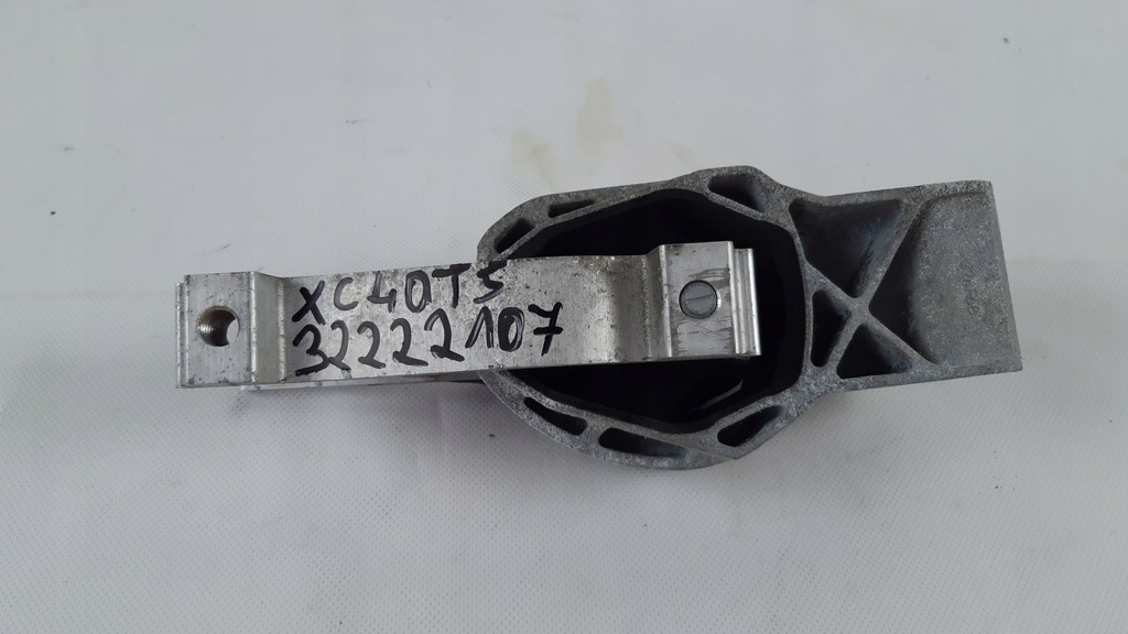 фото №10, Volvo xc40 t5 кронштейн подушка коробки 32222105