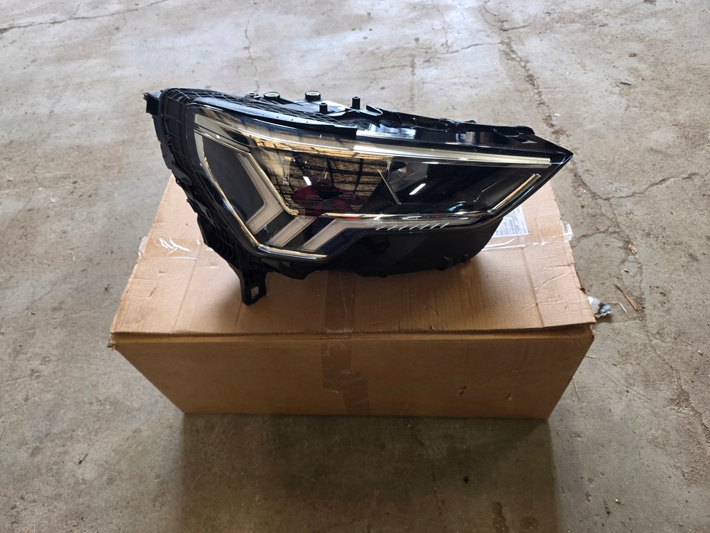 фото №1, Audi q3 лампа правая full led 83a941774 giełda