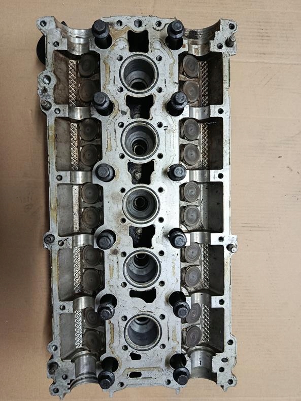 Головка валы распределительного вала двигателя 2.0 t volvo wszystko całe 1 исправные Киев