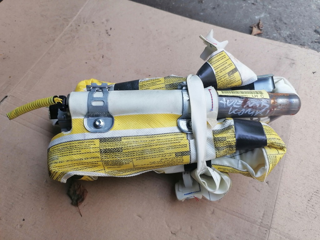 фото №1, Шторка безпеки ліва toyota avensis t27 europa