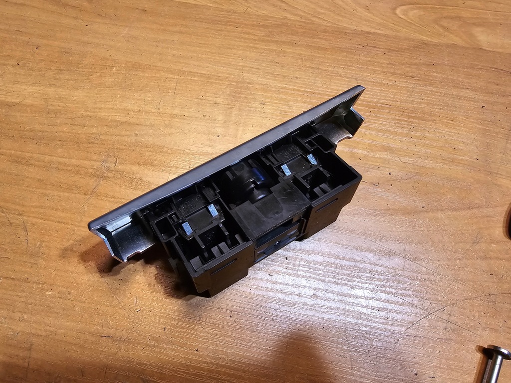 фото №10, Bmw 7 f01 вкладка дверь жало замок крышки бардачка комплект