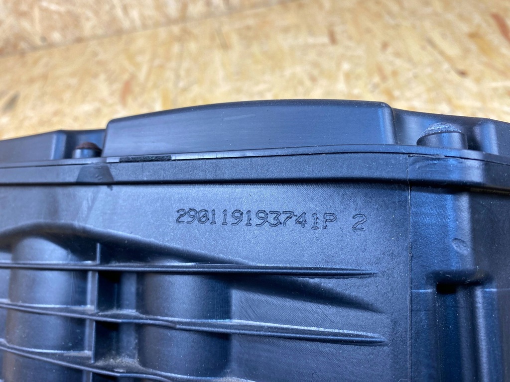 фото №9, Корпус фільтра повітря audi a4 b9 a5 8w 2.0 tdi 8w0133835p 2015-