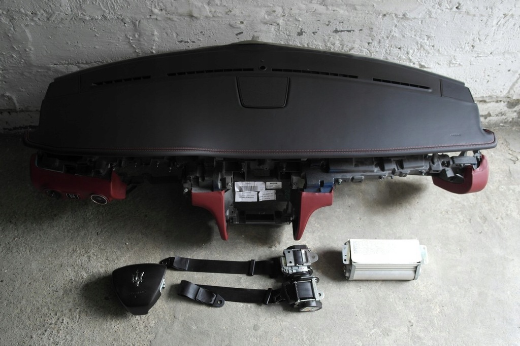 фото №1, Maserati quattroporte приборная панель pulpit подушка безопасности ремни приборная панель консоль полка pas